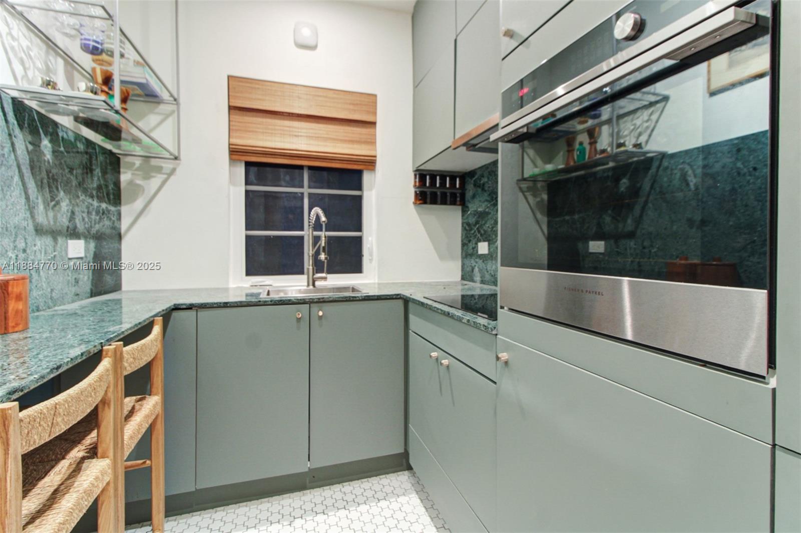 DON-BAR CONDO - Residential