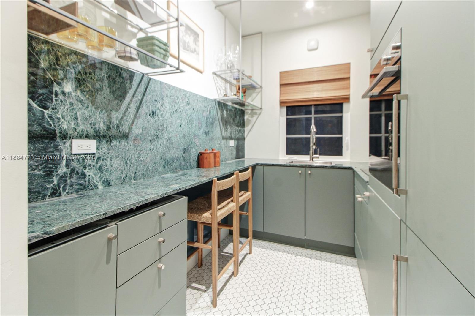 DON-BAR CONDO - Residential