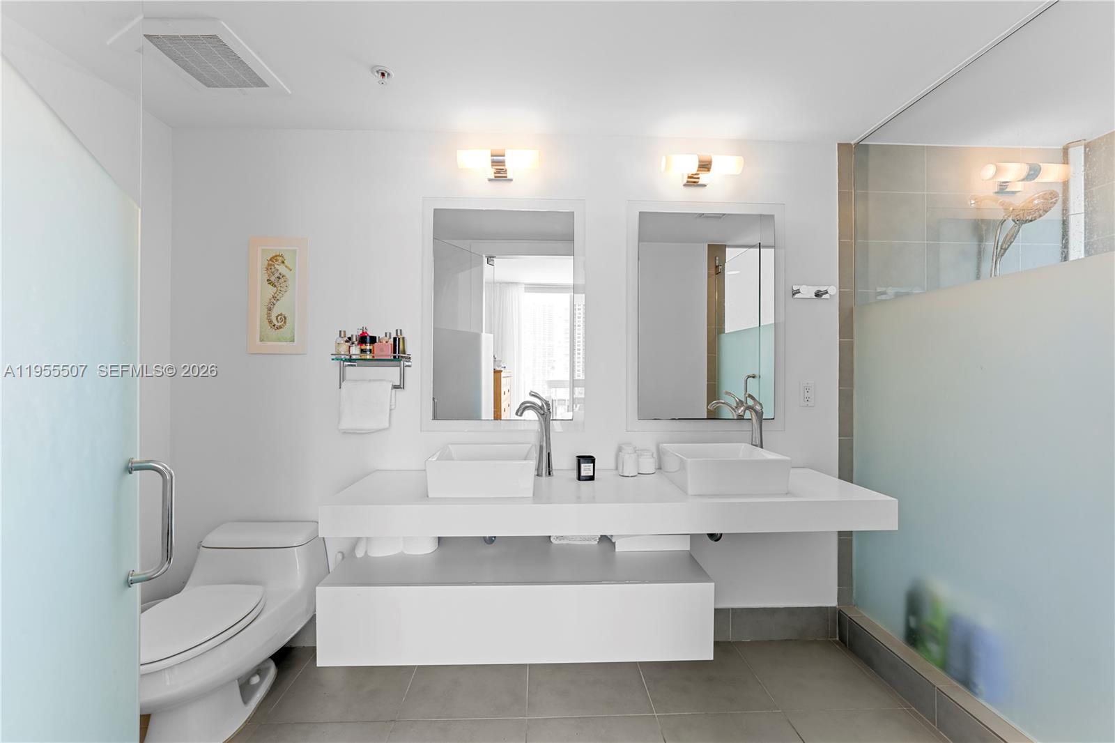 MINT CONDO - Residential