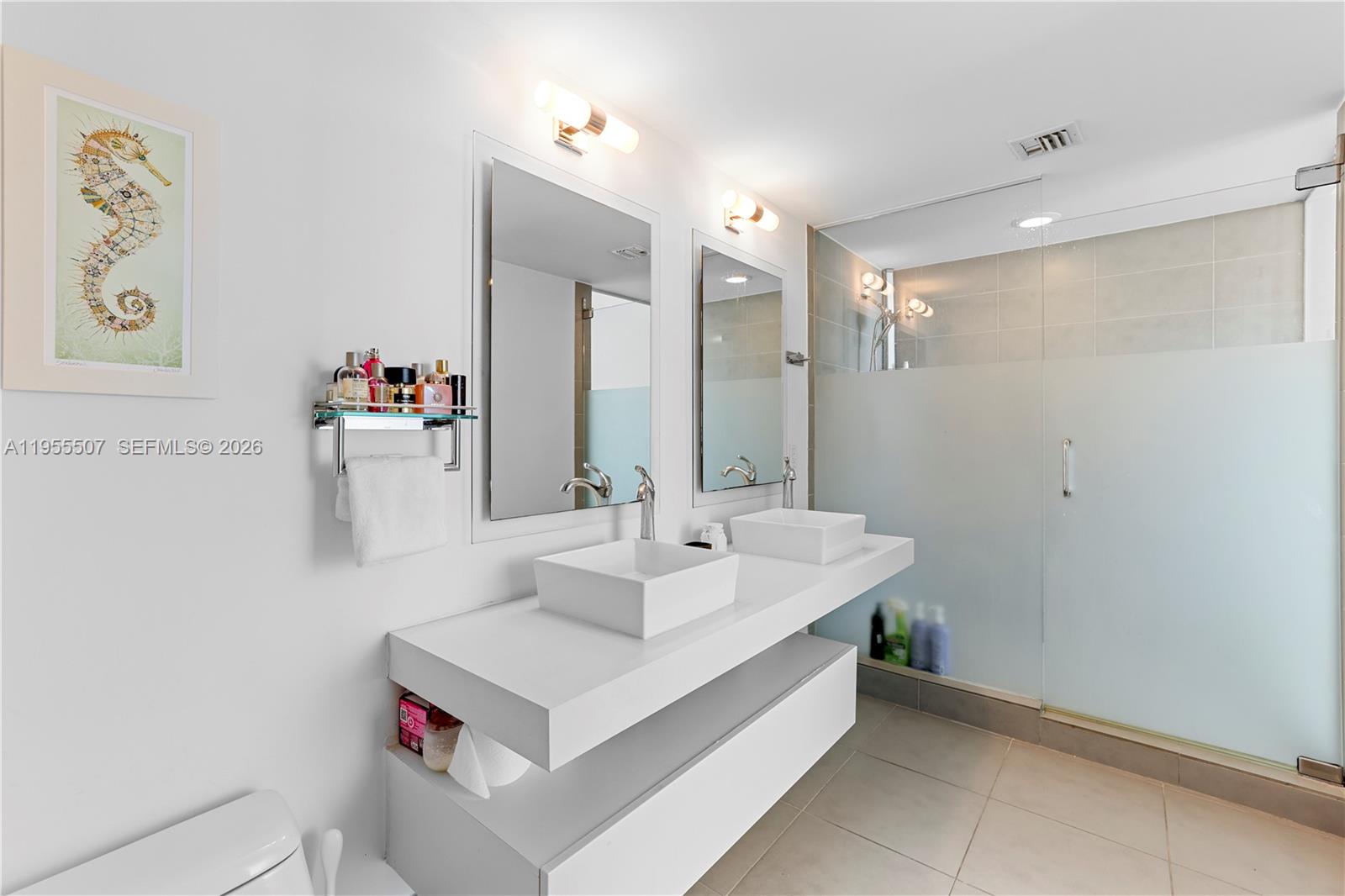 MINT CONDO - Residential