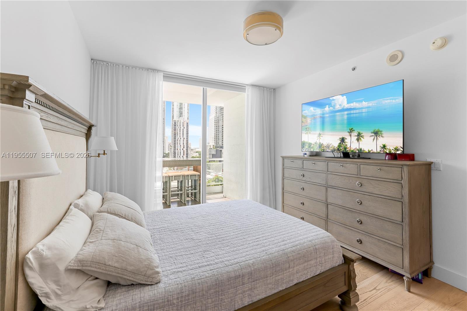 MINT CONDO - Residential