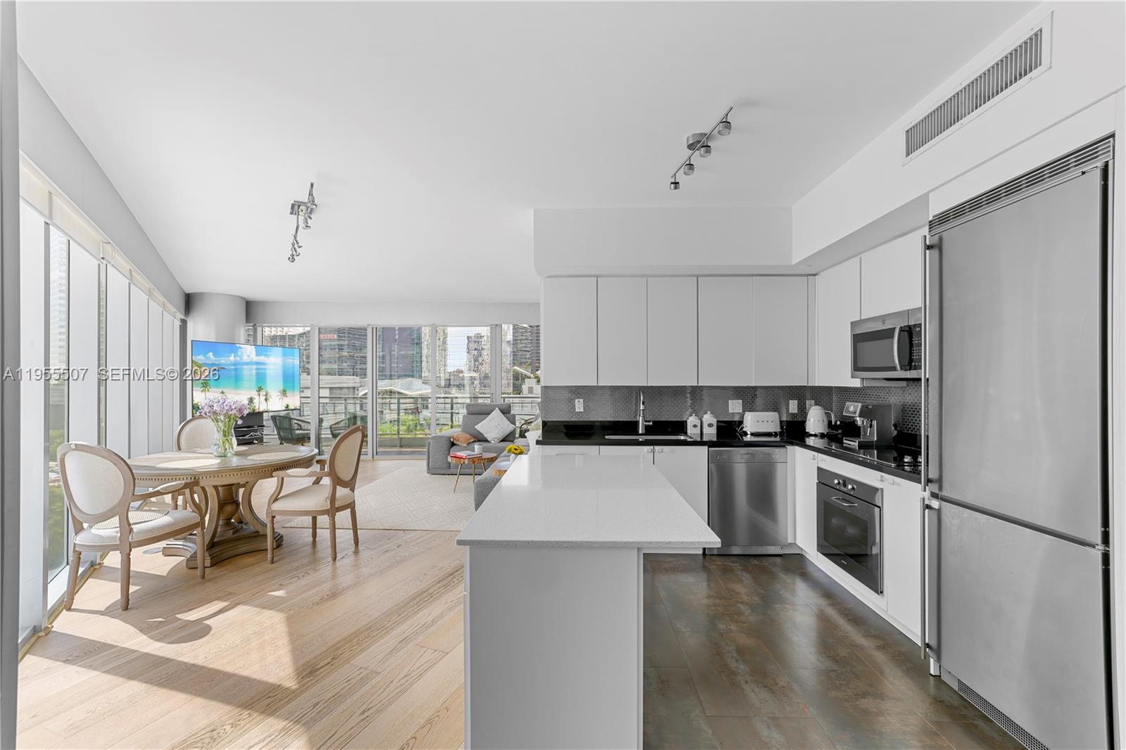 MINT CONDO - Residential