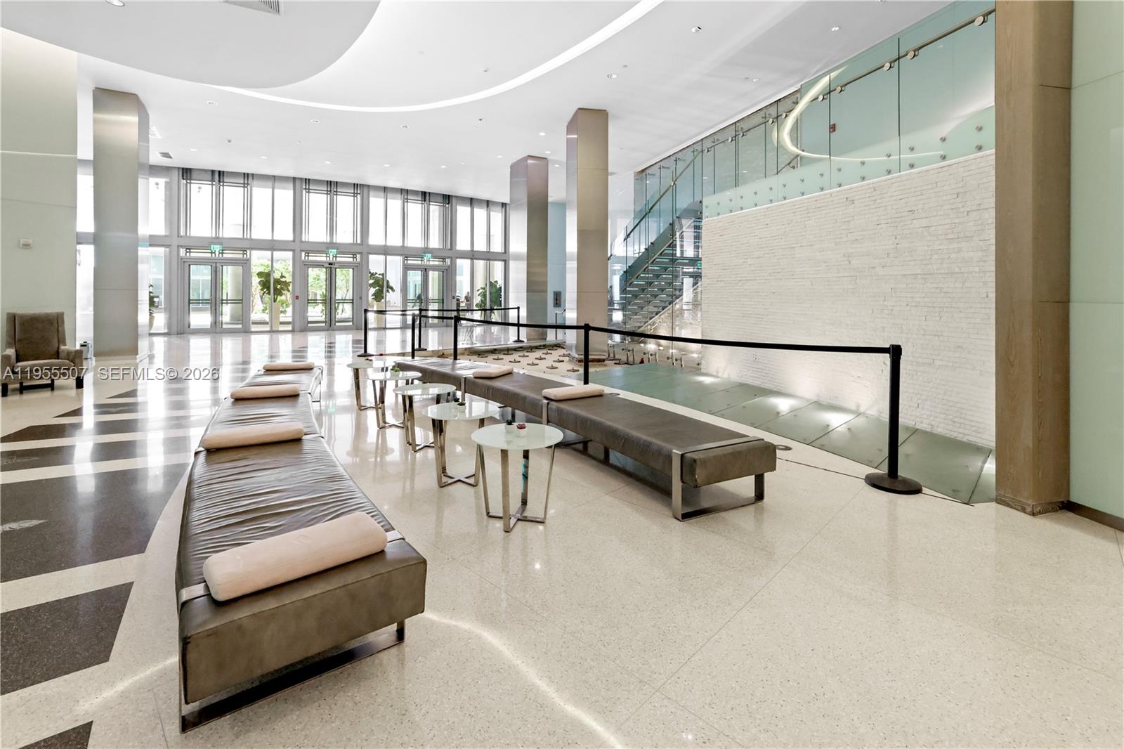 MINT CONDO - Residential