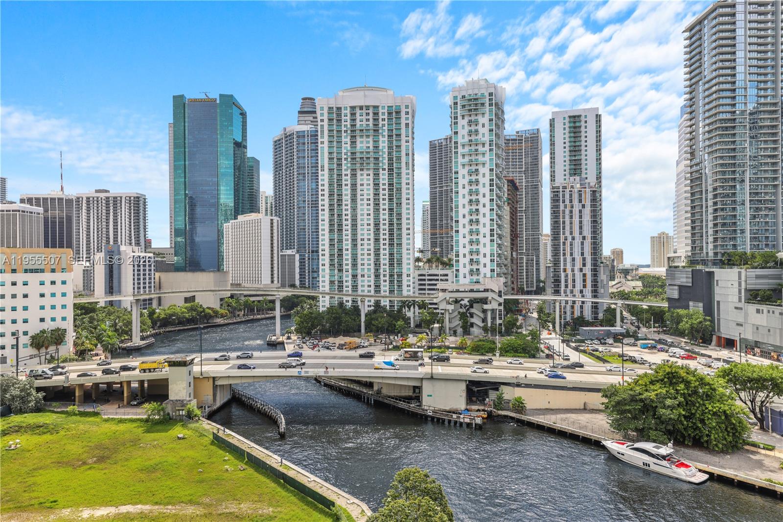 MINT CONDO - Residential