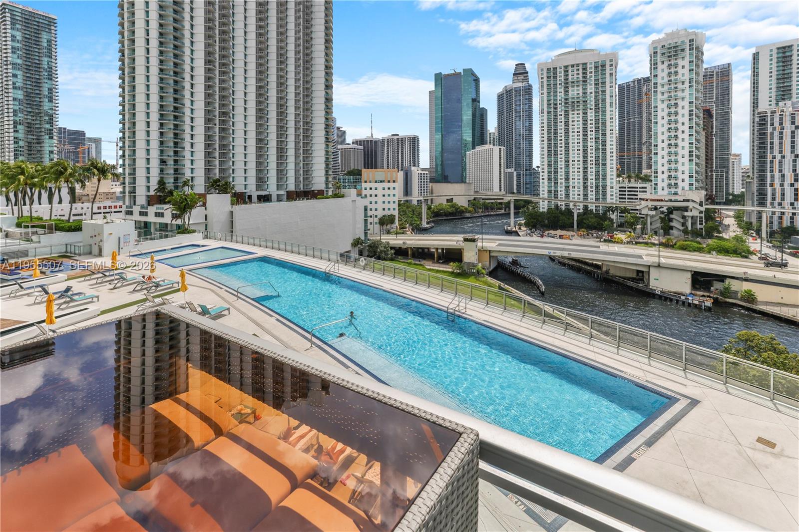 MINT CONDO - Residential