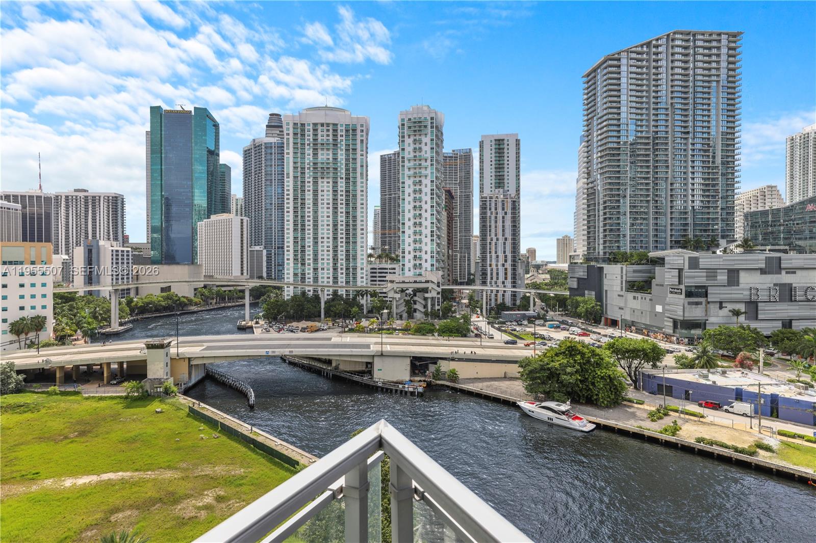 MINT CONDO - Residential