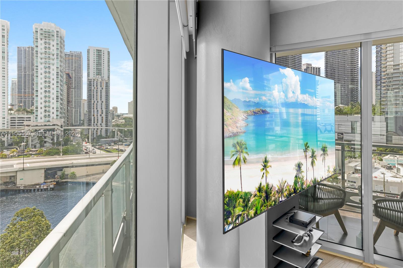 MINT CONDO - Residential