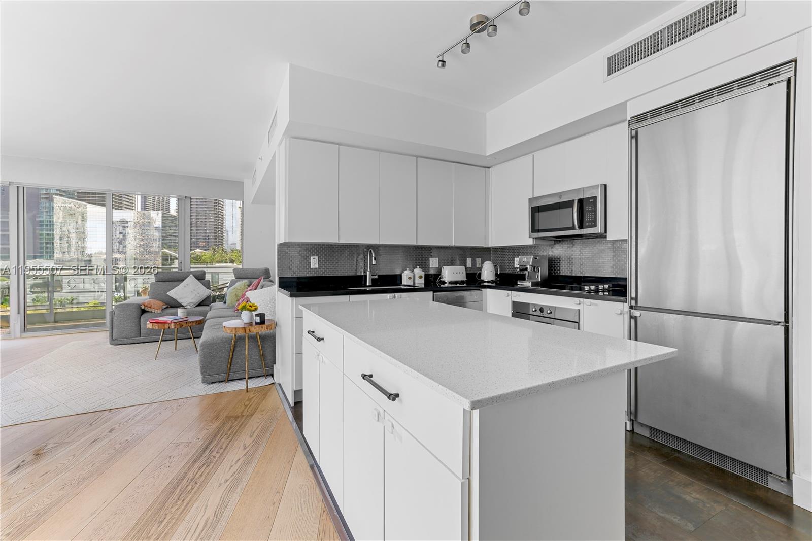 MINT CONDO - Residential