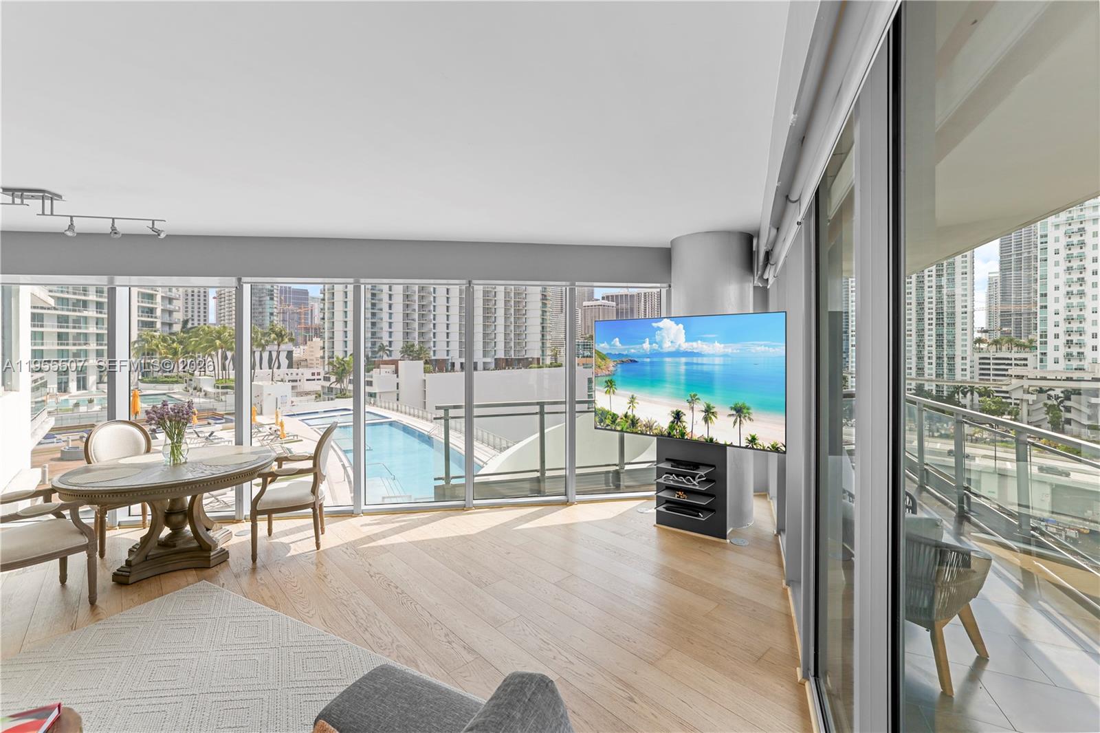 MINT CONDO - Residential