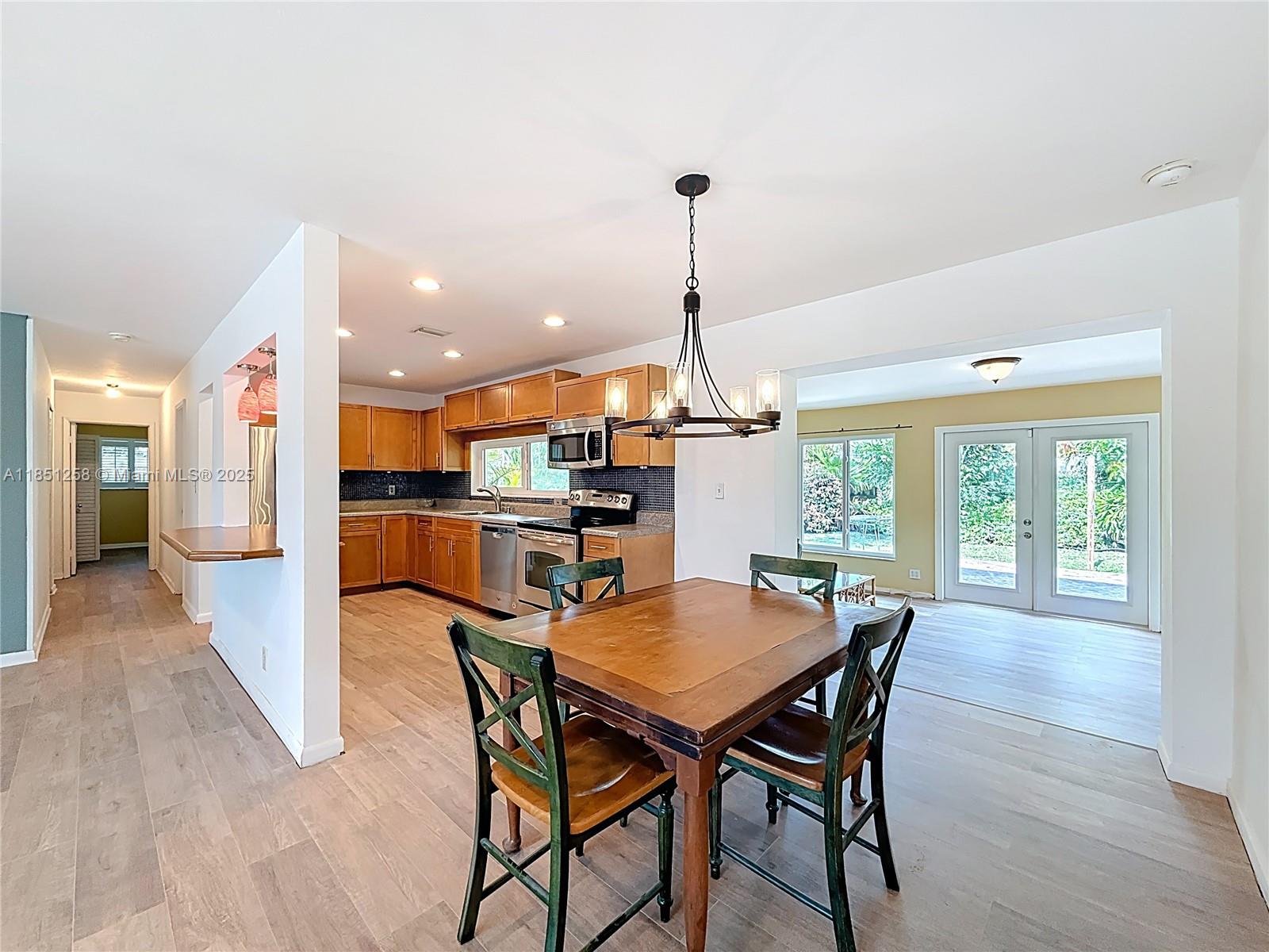 CORAL KEY VILLAS 2ND SEC - Residential