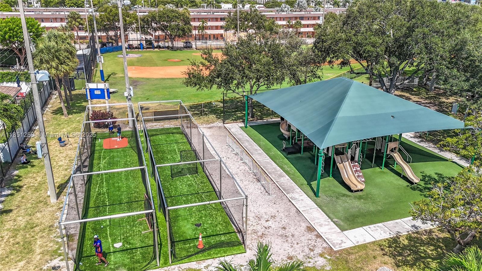 CORAL KEY VILLAS 2ND SEC - Residential