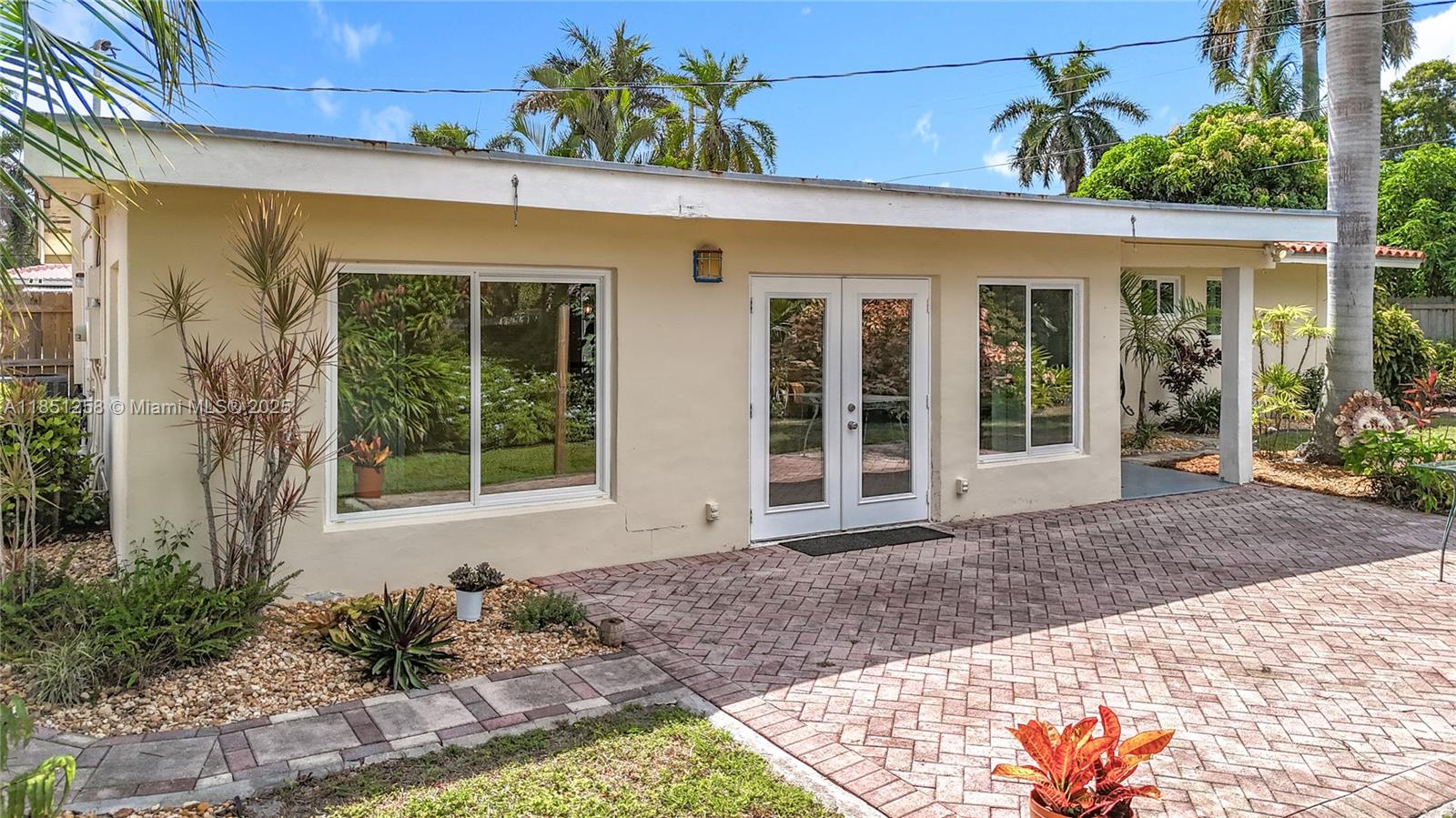 CORAL KEY VILLAS 2ND SEC - Residential