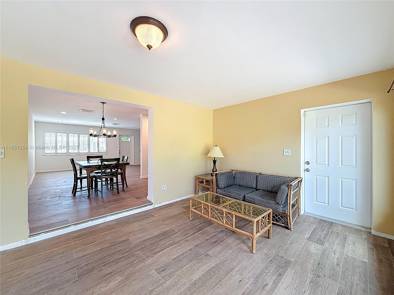 CORAL KEY VILLAS 2ND SEC - Residential