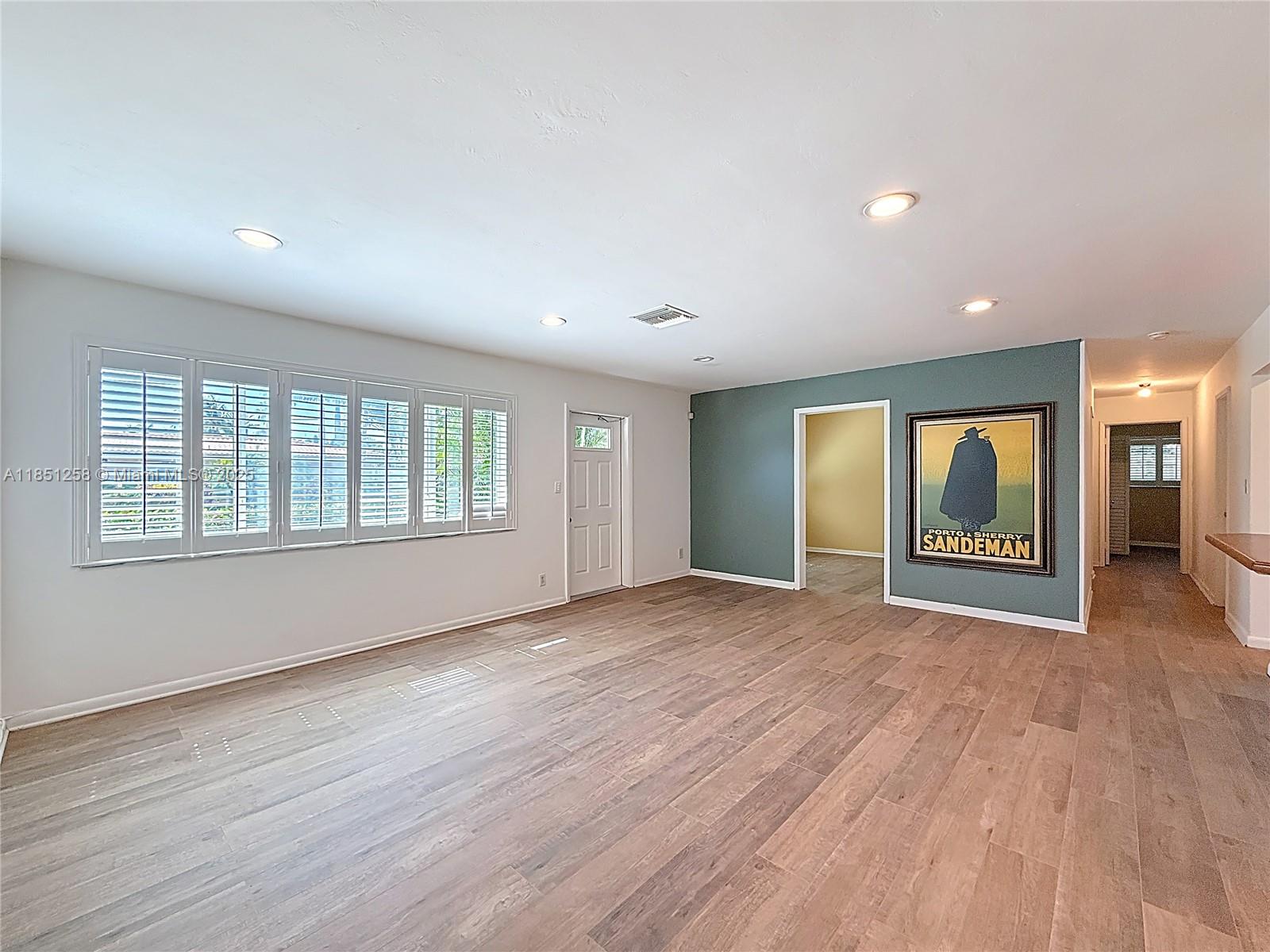 CORAL KEY VILLAS 2ND SEC - Residential