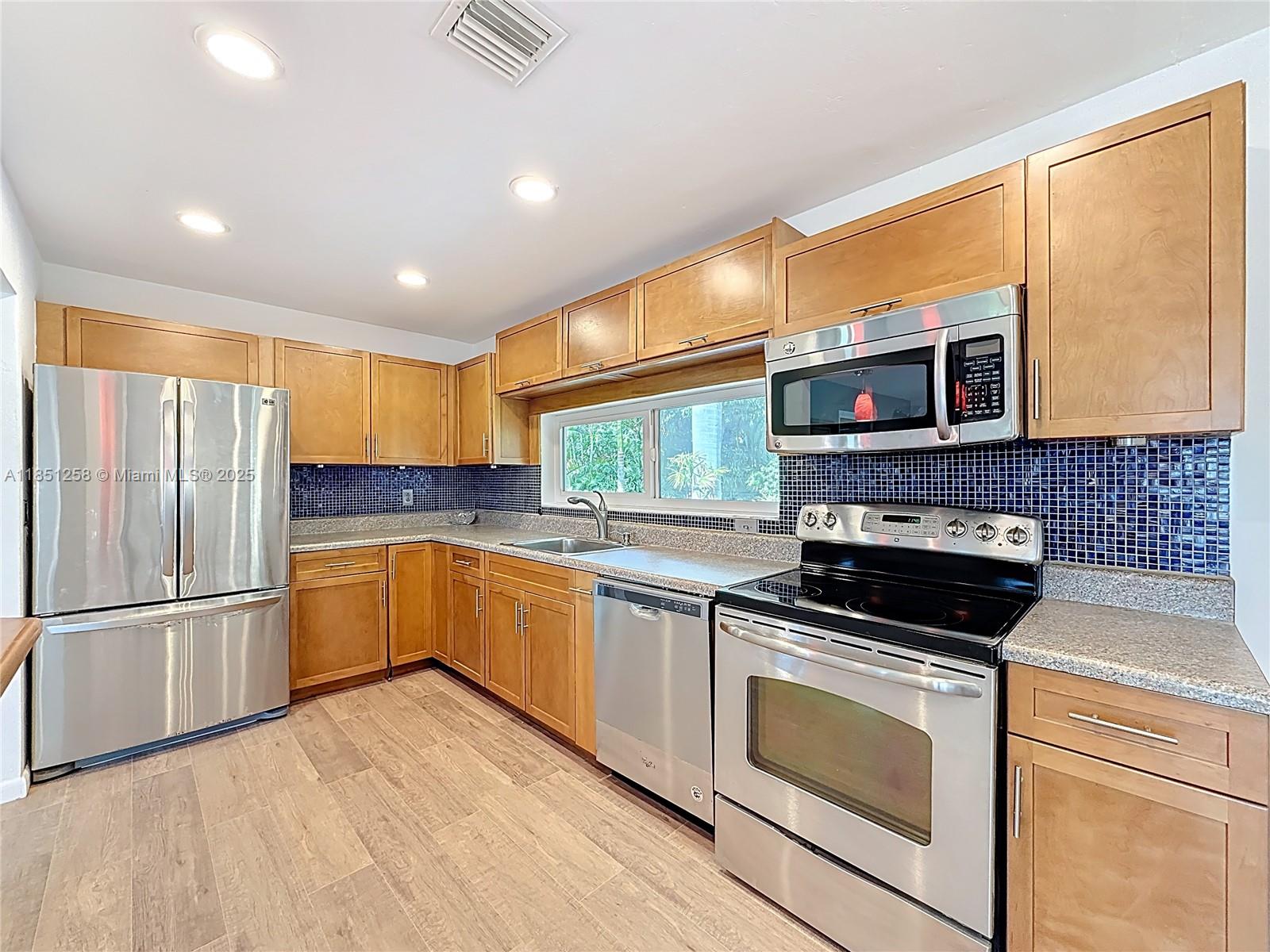 CORAL KEY VILLAS 2ND SEC - Residential