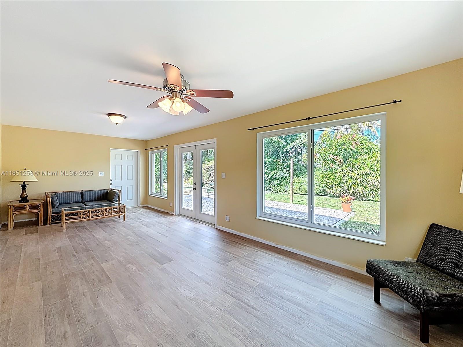 CORAL KEY VILLAS 2ND SEC - Residential