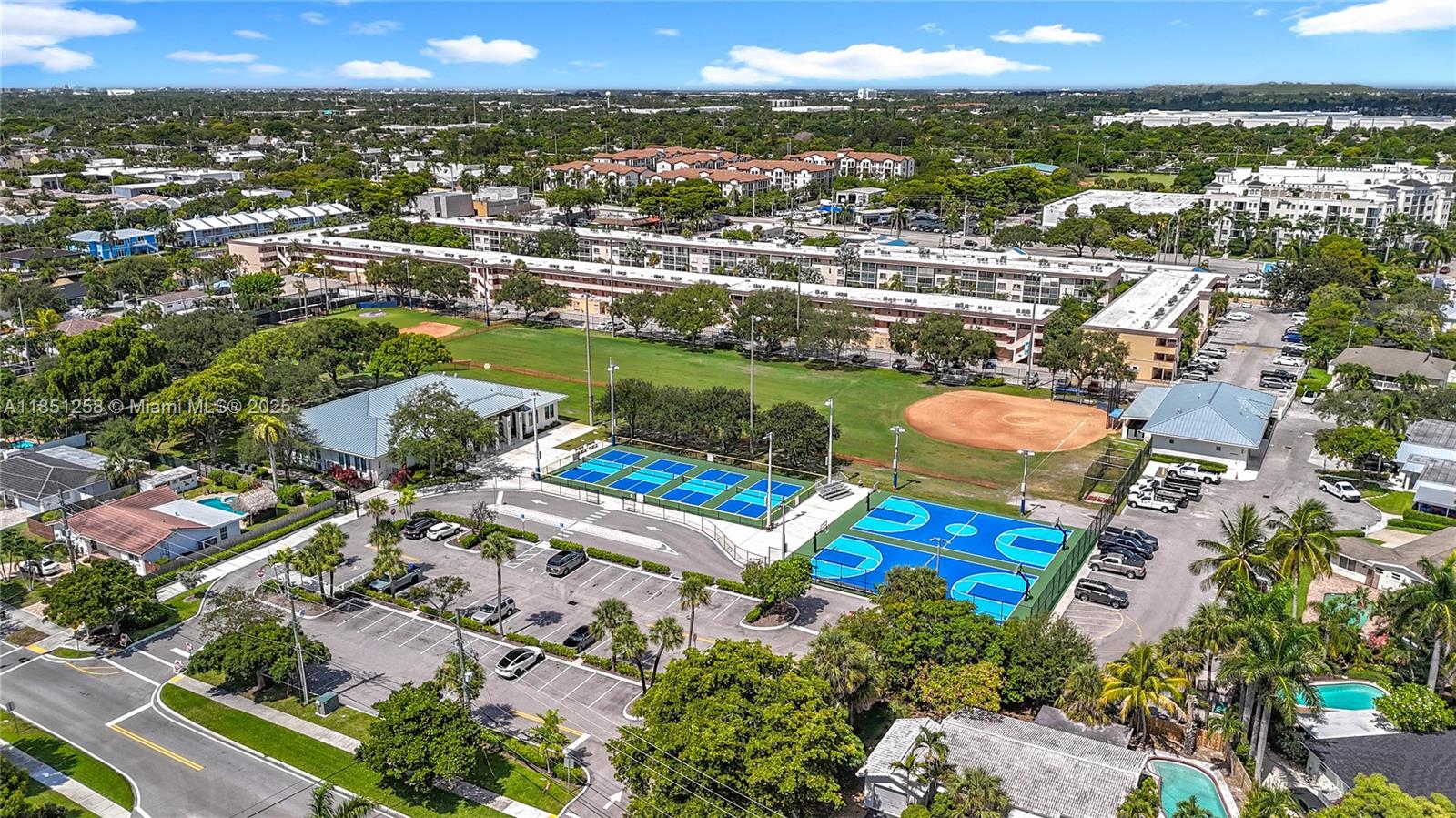 CORAL KEY VILLAS 2ND SEC - Residential