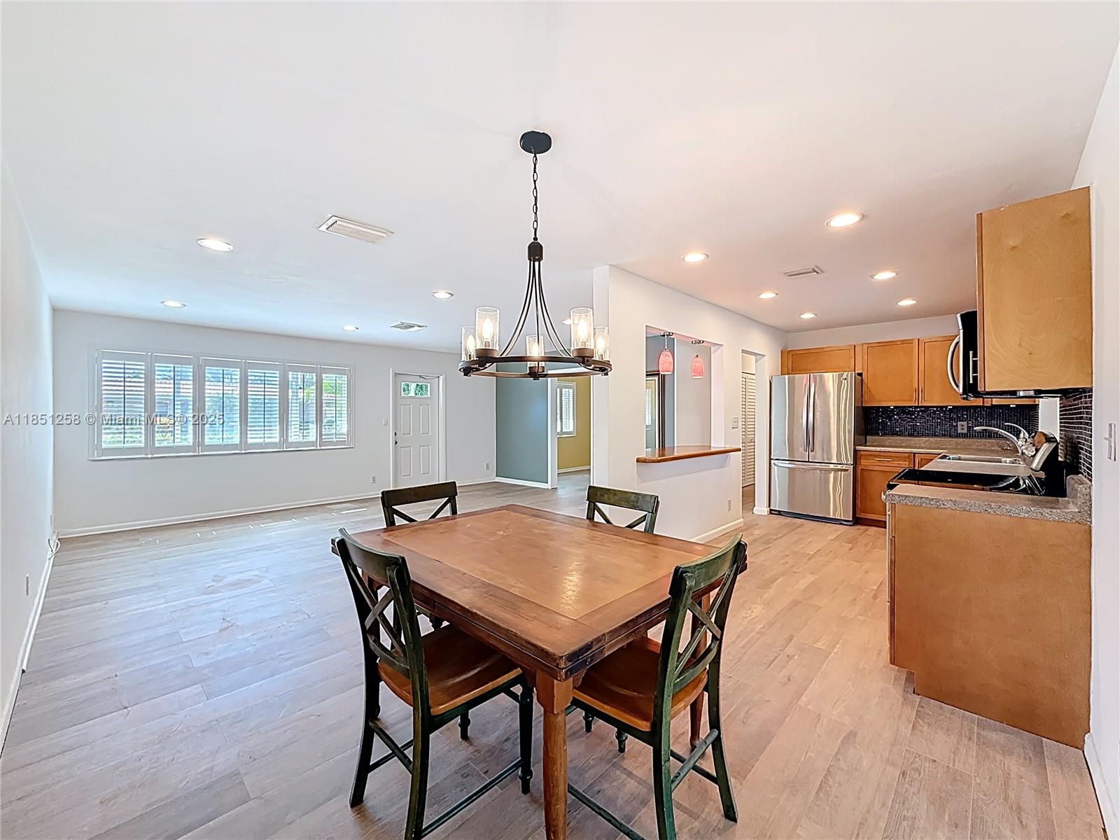 CORAL KEY VILLAS 2ND SEC - Residential