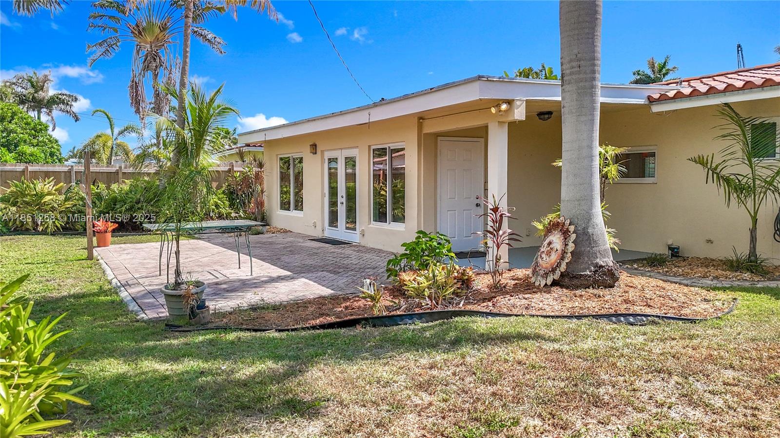 CORAL KEY VILLAS 2ND SEC - Residential