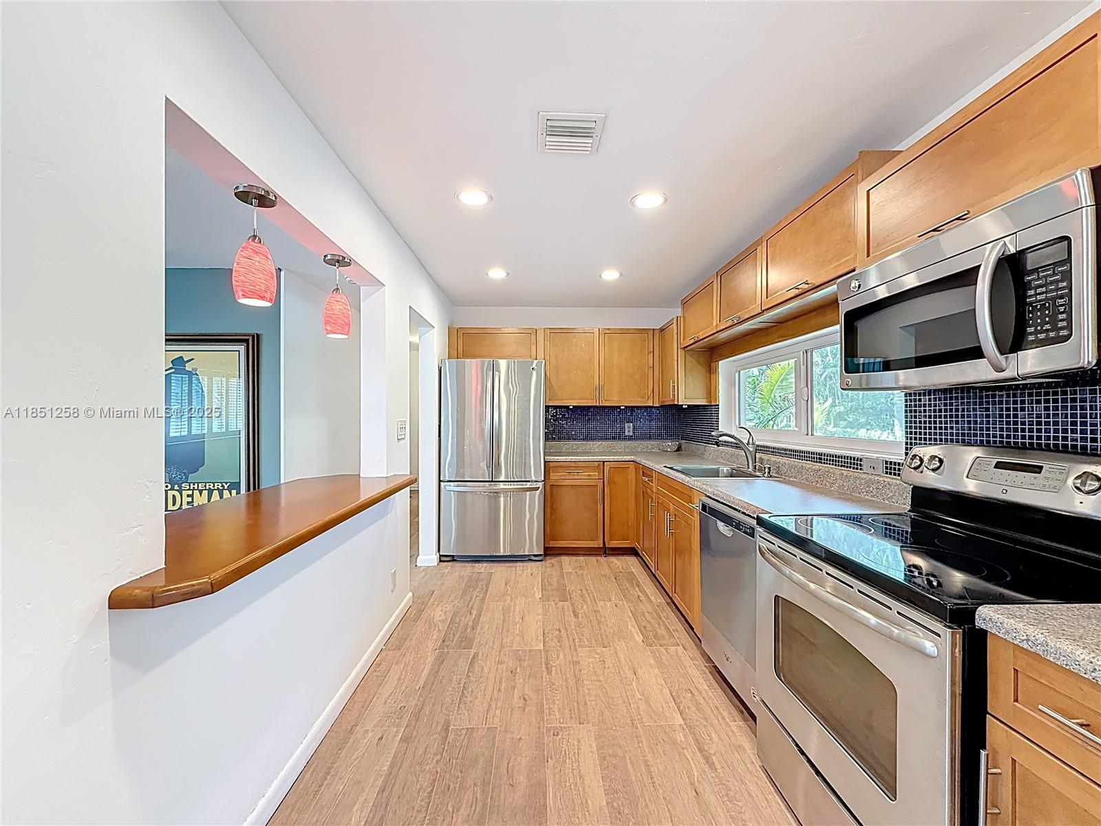 CORAL KEY VILLAS 2ND SEC - Residential