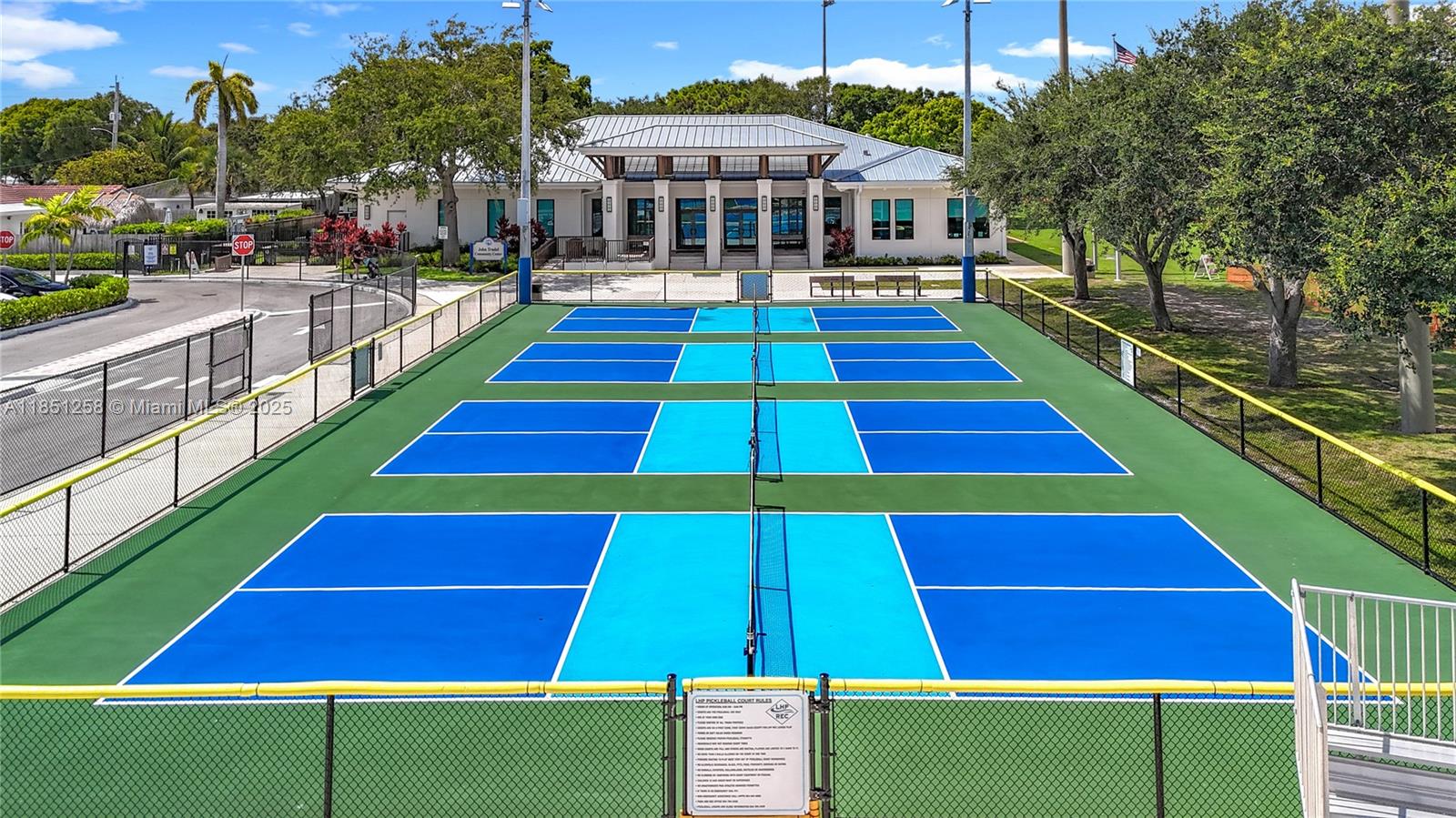 CORAL KEY VILLAS 2ND SEC - Residential