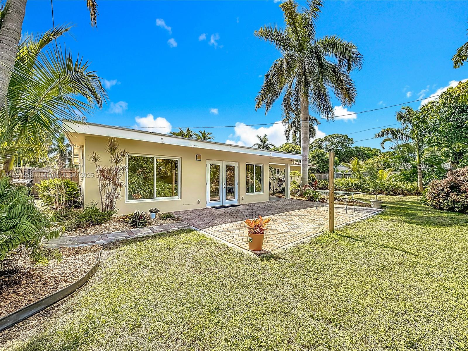 CORAL KEY VILLAS 2ND SEC - Residential