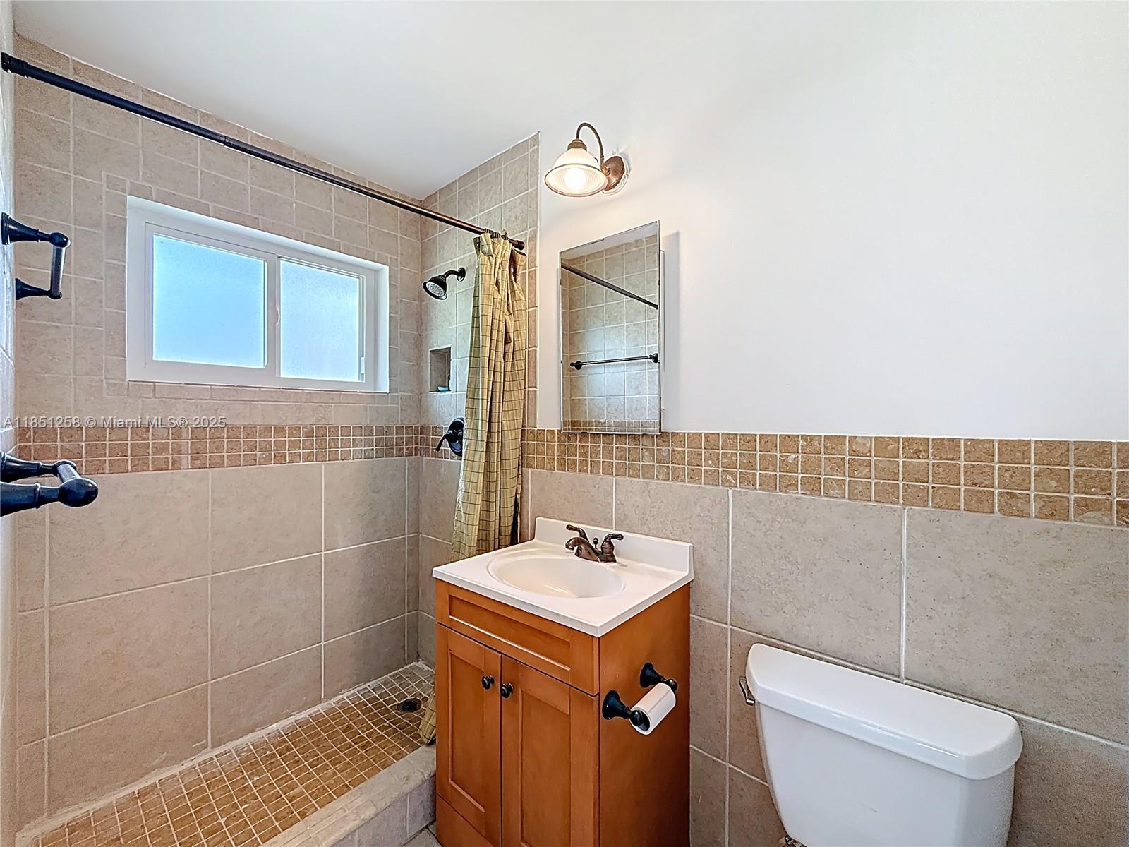 CORAL KEY VILLAS 2ND SEC - Residential