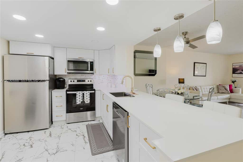 Photo of 424 SE 10th St #204, Dania Beach, FL 33004 (MLS # A12032688)