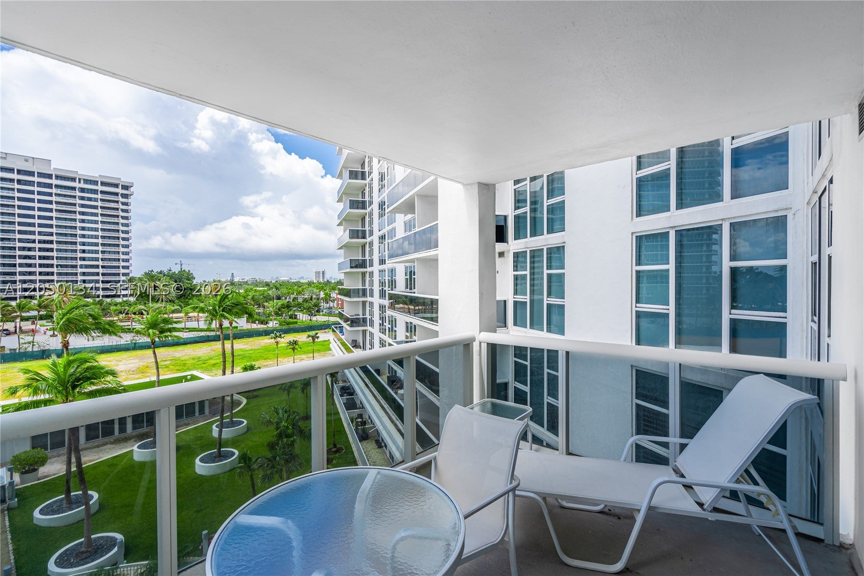 10275 Collins Ave 417