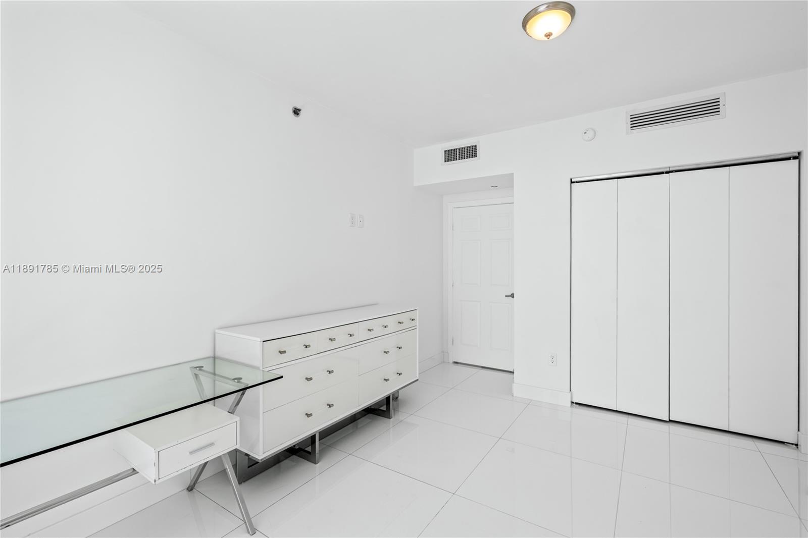 ICON BRICKELL CONDO NO 3 - Residential