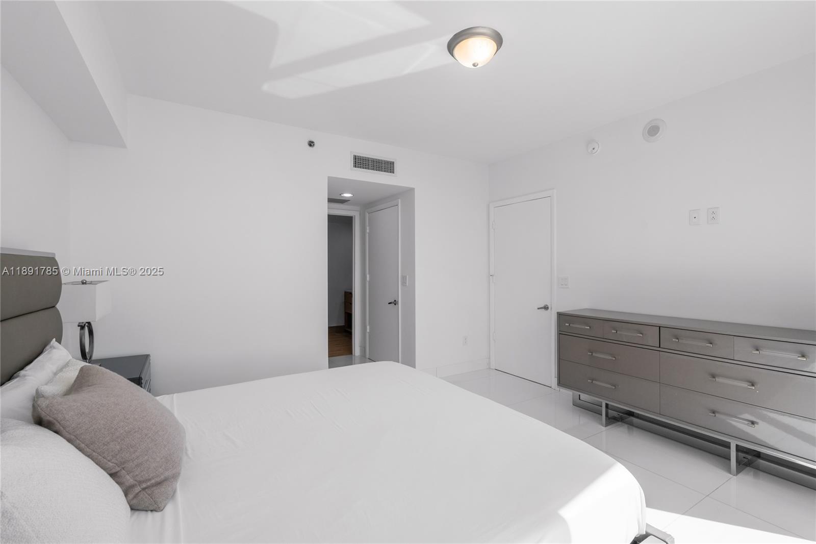 ICON BRICKELL CONDO NO 3 - Residential