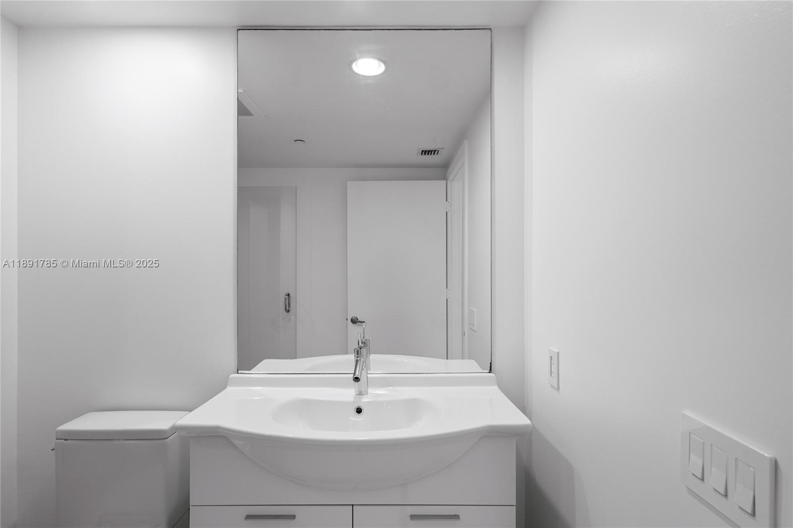 ICON BRICKELL CONDO NO 3 - Residential