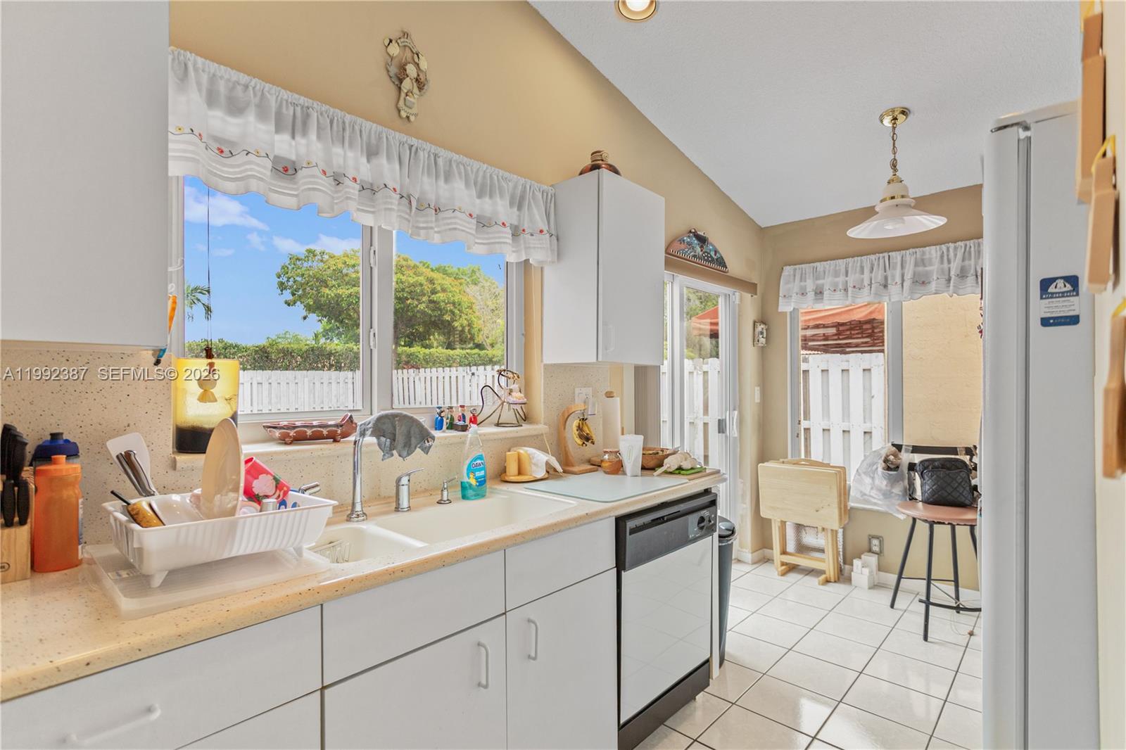 REPLAT OF COUNTRY LAKES - Residential