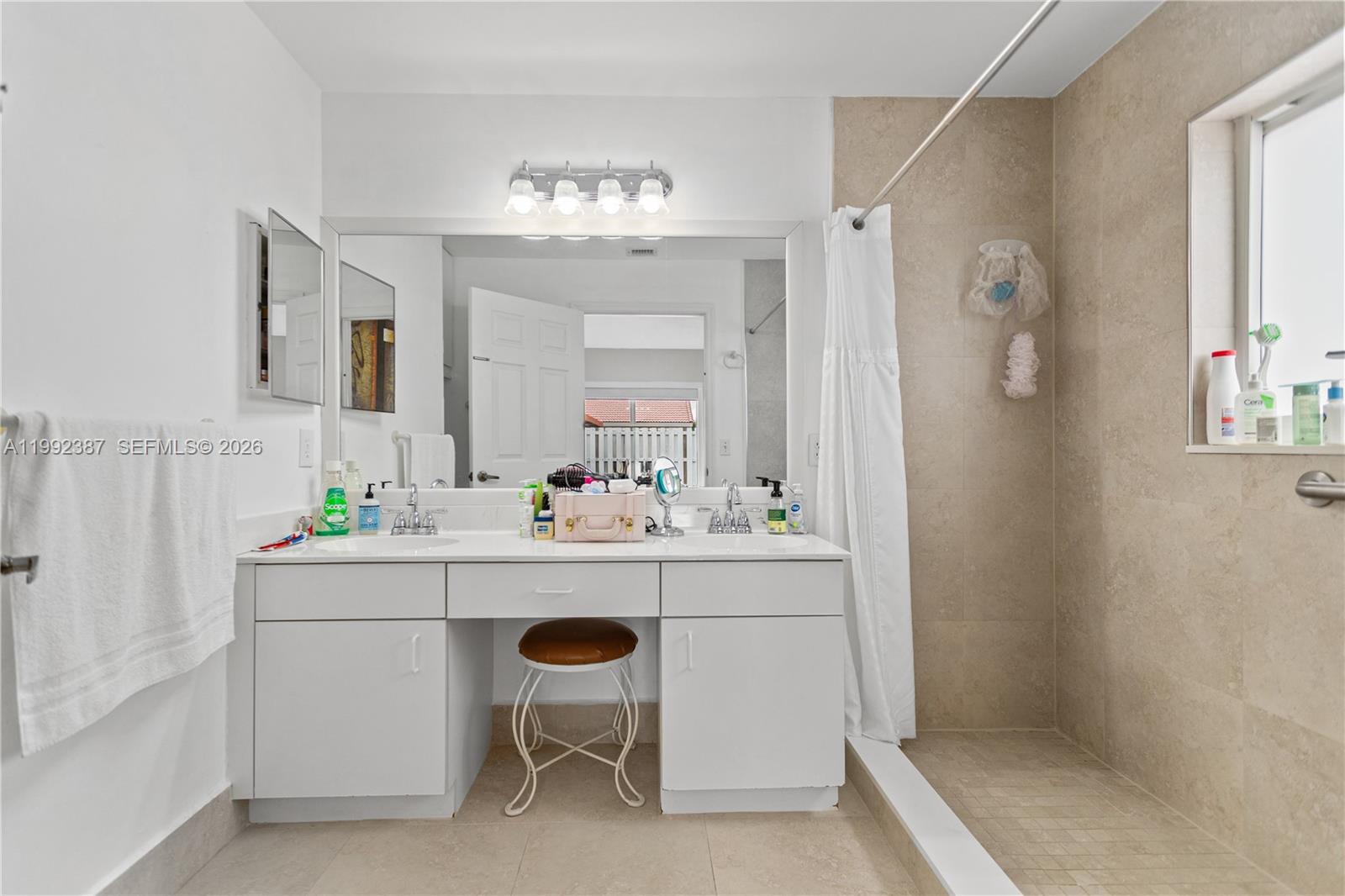 REPLAT OF COUNTRY LAKES - Residential