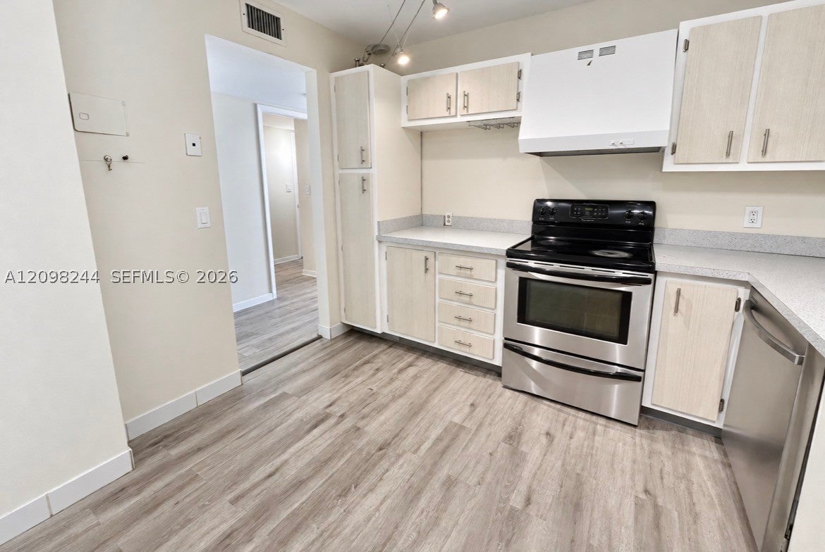 2851 NE 183rd St 2110E