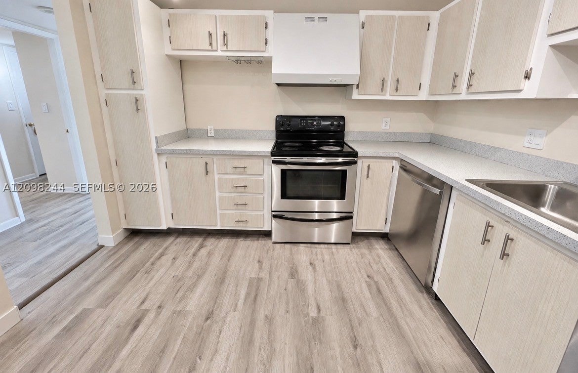 2851 NE 183rd St 2110E