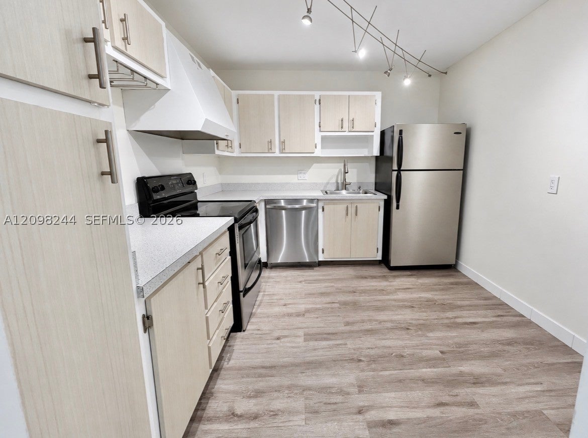 2851 NE 183rd St 2110E