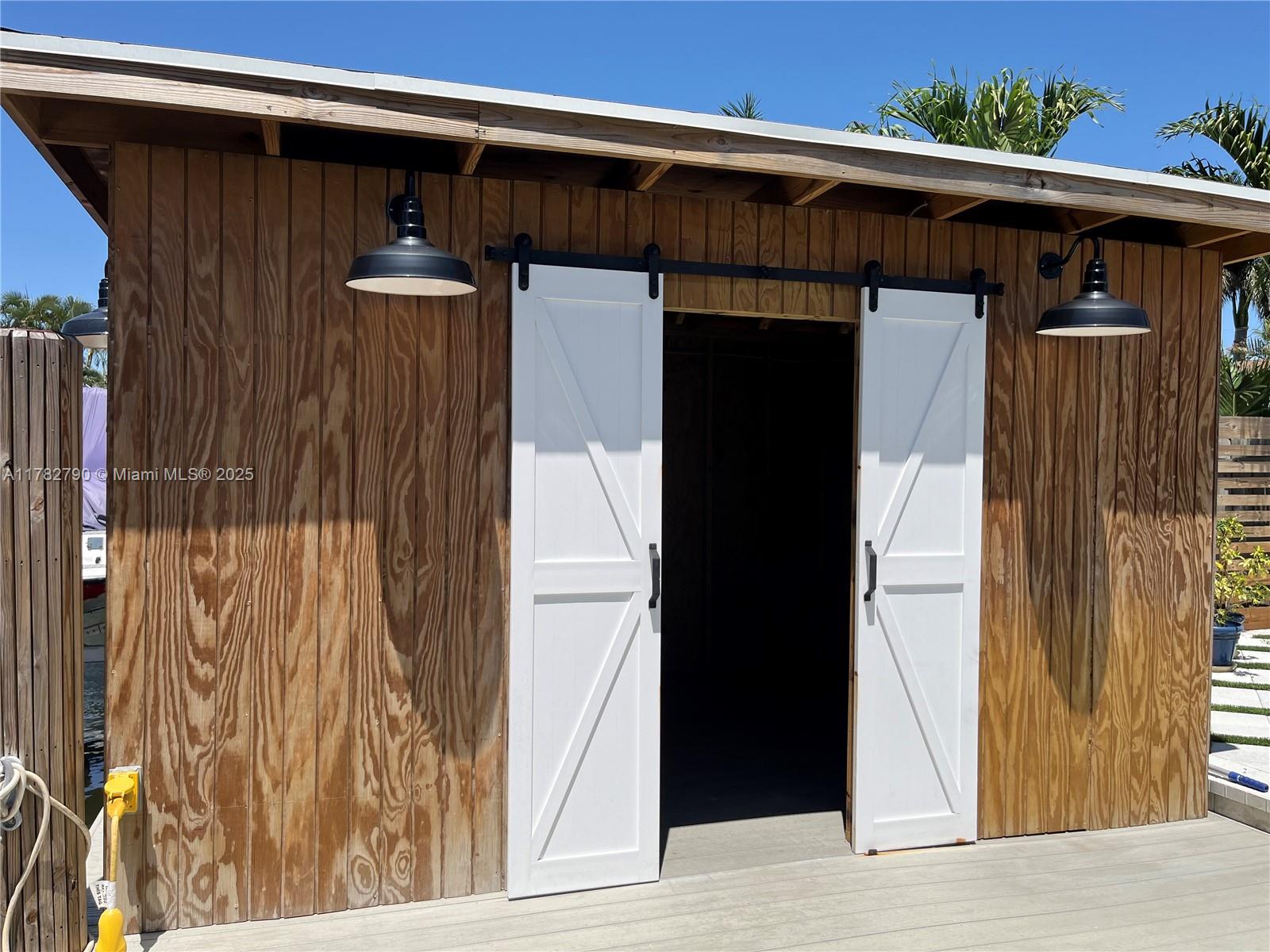 SHELTER ISLANDS - Residential