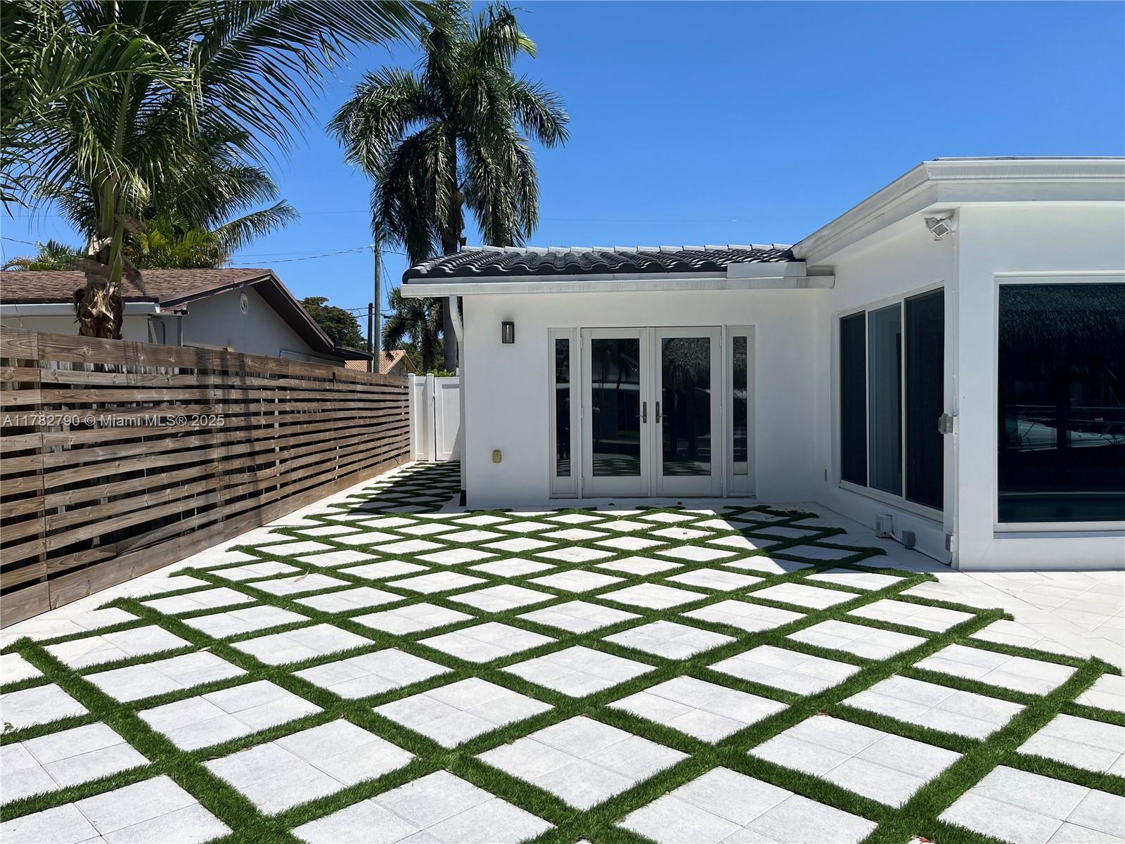 SHELTER ISLANDS - Residential