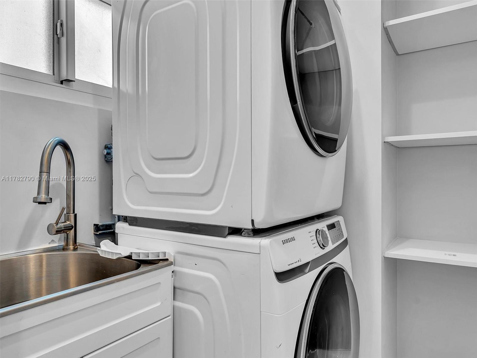 SHELTER ISLANDS - Residential