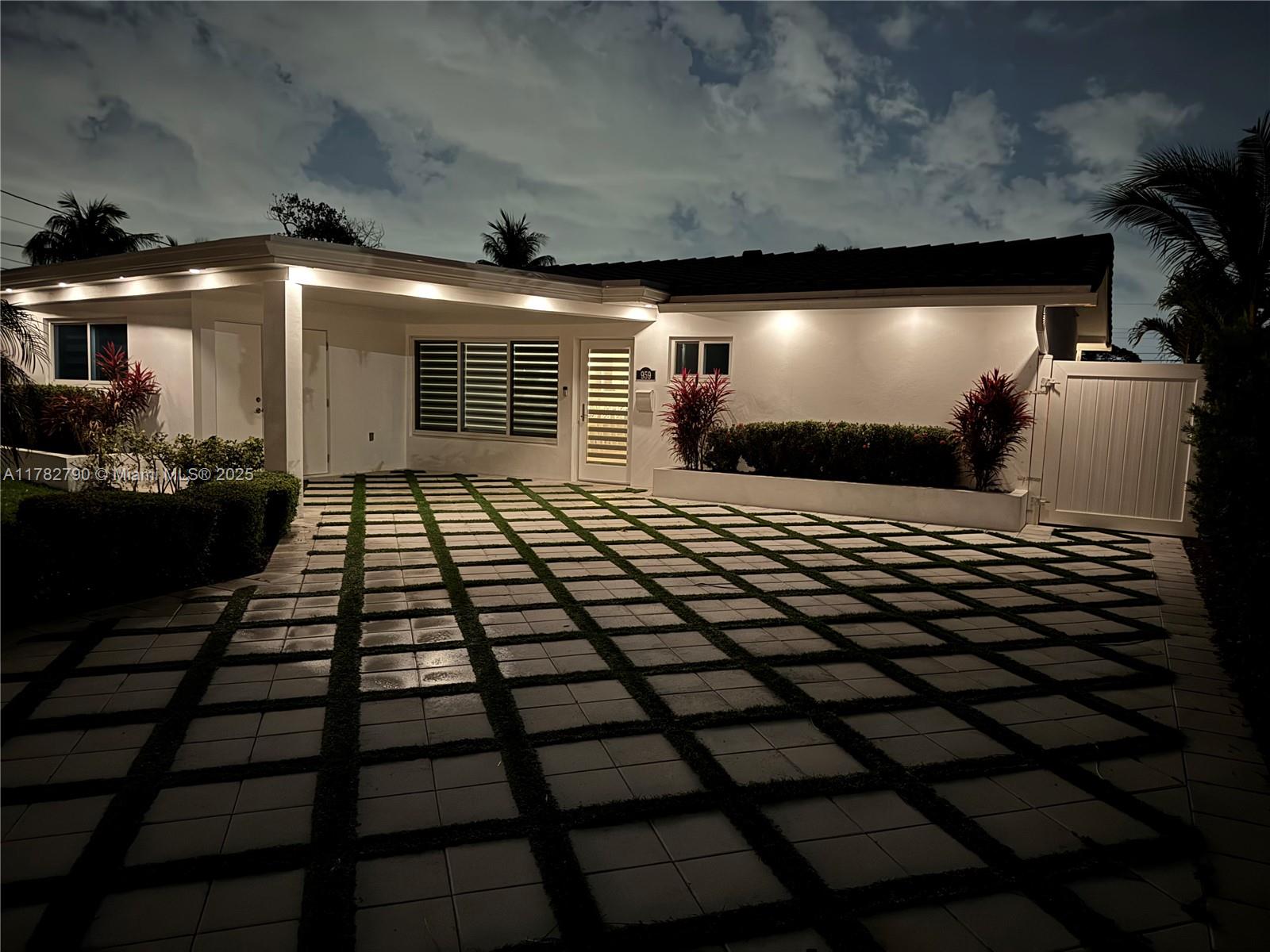 SHELTER ISLANDS - Residential