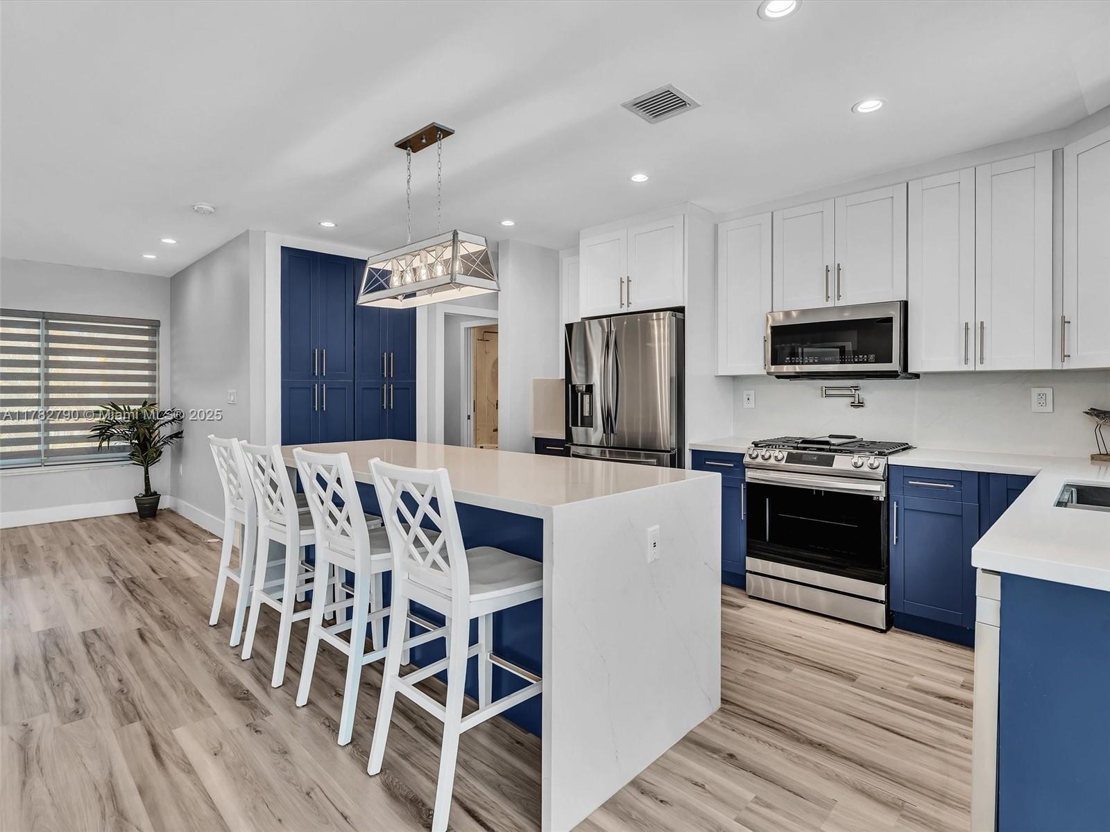 SHELTER ISLANDS - Residential