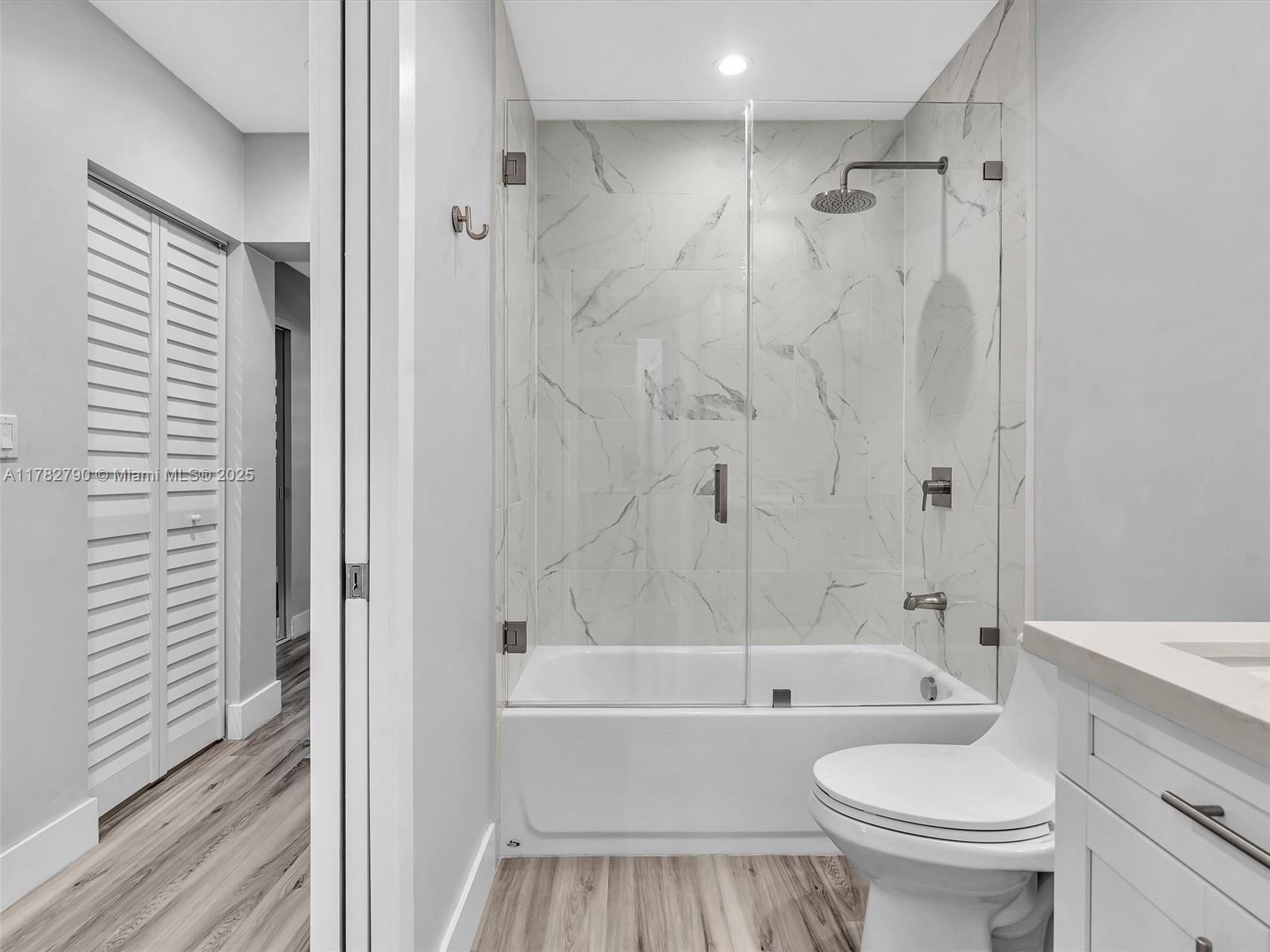 SHELTER ISLANDS - Residential