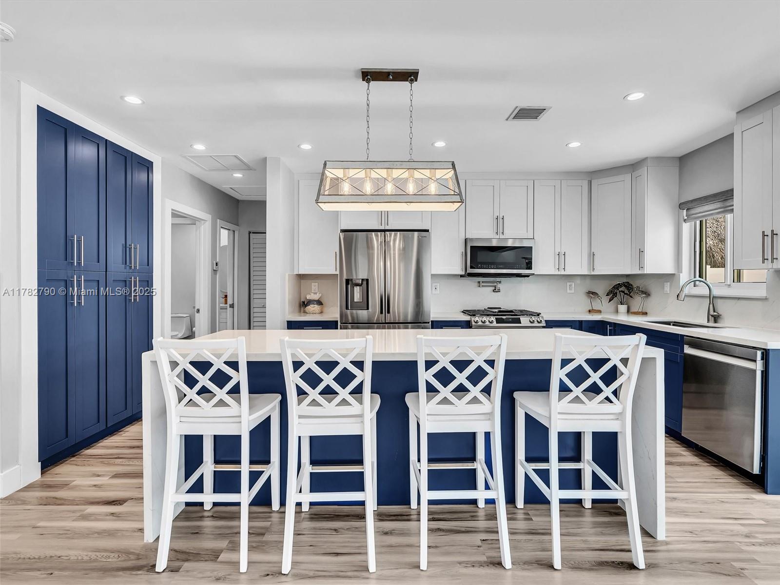 SHELTER ISLANDS - Residential