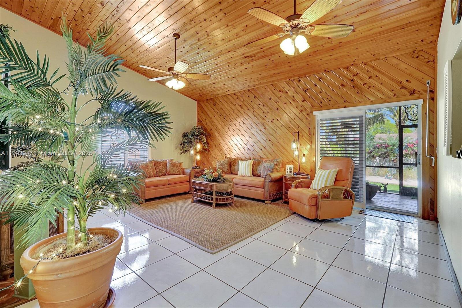 HOLLYWOOD BEACH PARK - Residential