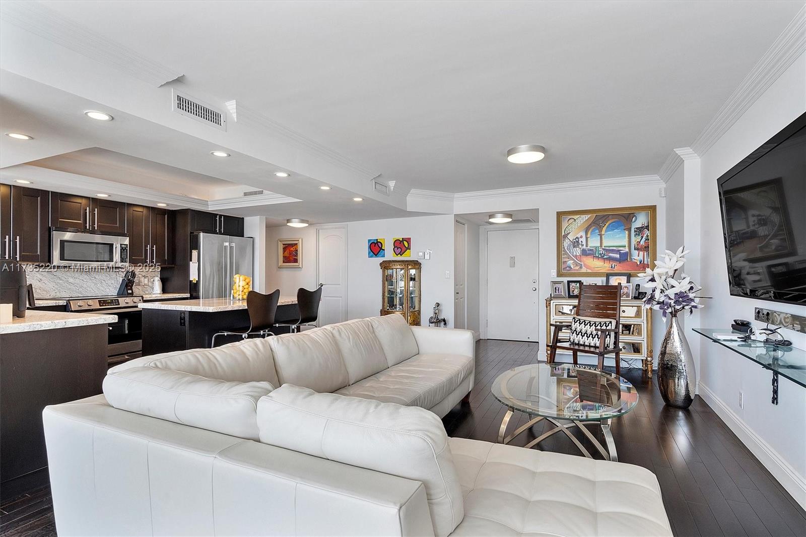800 Parkview Dr 1014