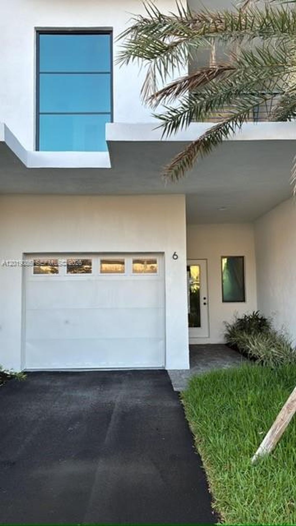 Photo of 2511 Pierce St #6, Hollywood, FL 33020 (MLS # A12019086)