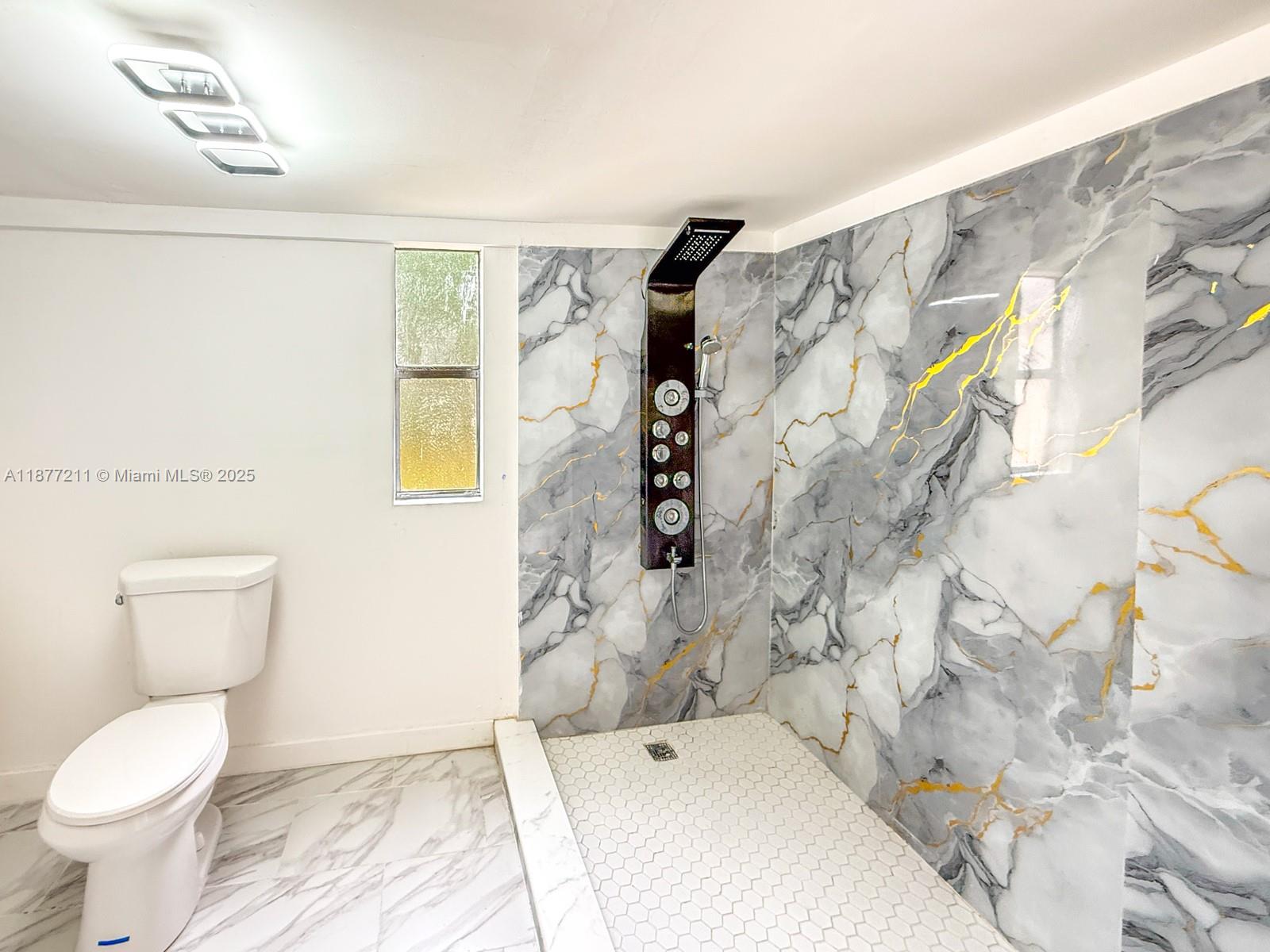 LAKE COMO HIGHLANDS - Residential