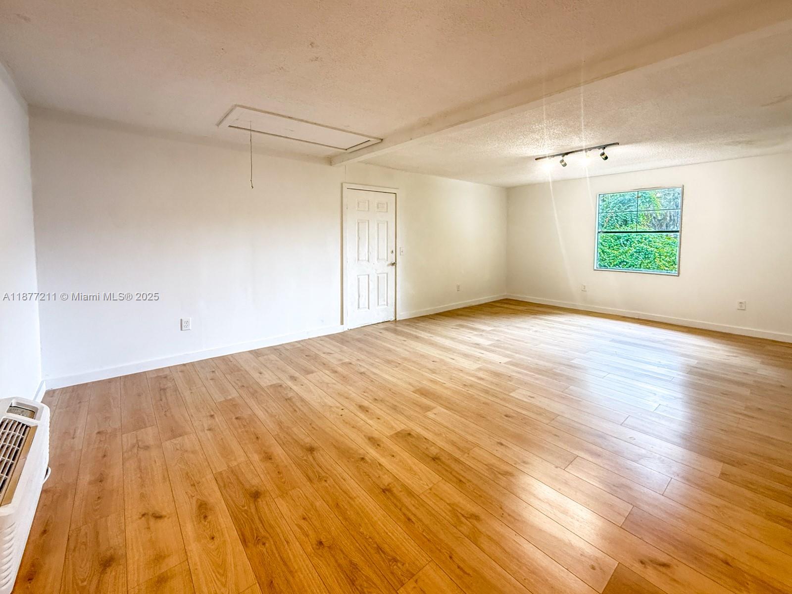 LAKE COMO HIGHLANDS - Residential