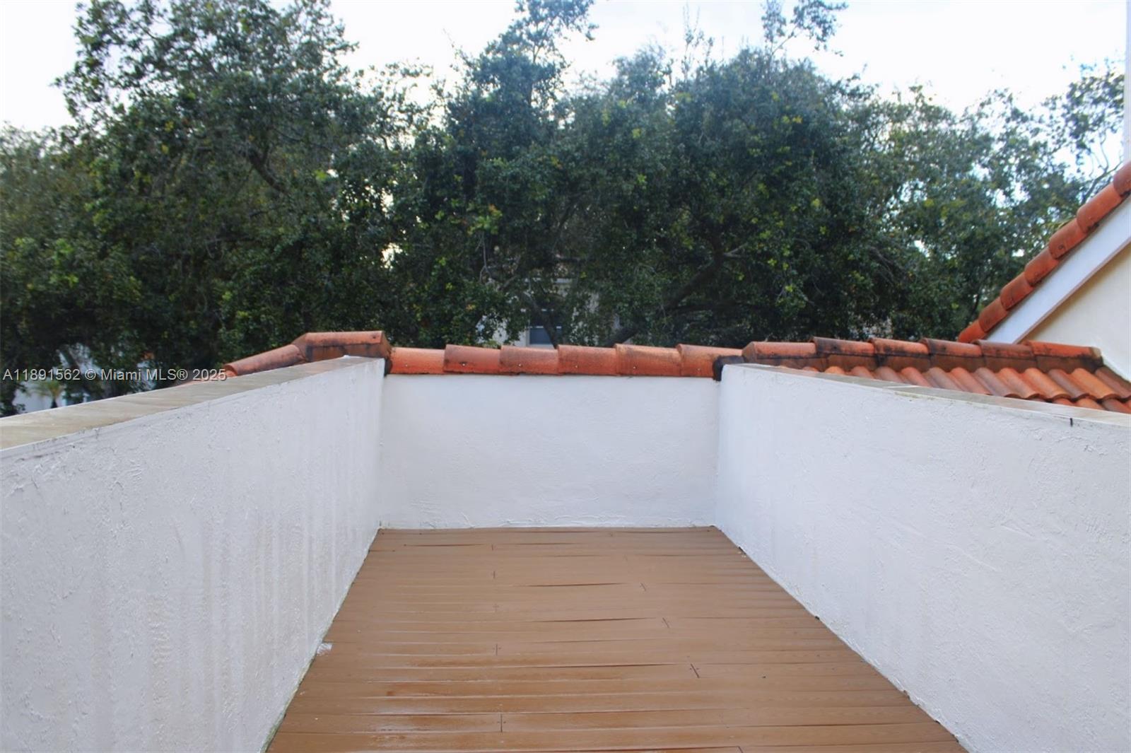 EMBASSY LAKES PHASE II - Residential Lease